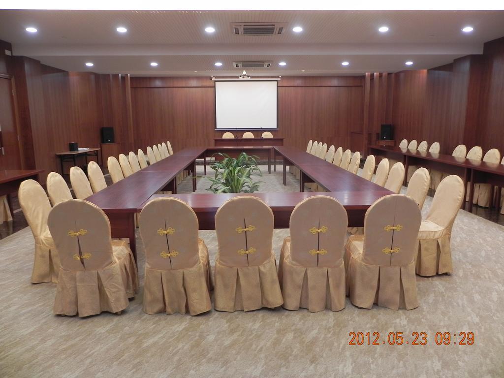 Phoenix Hill Hotel Dongguan - Golf Course Shop ภายนอก รูปภาพ